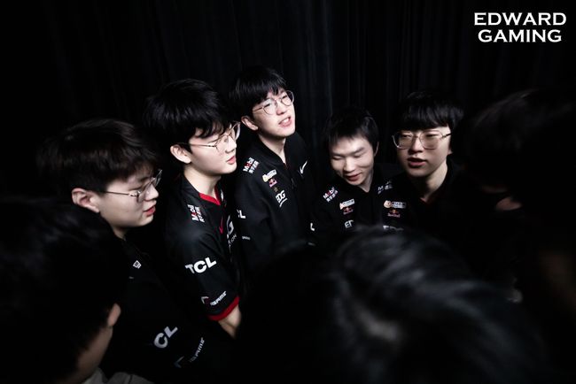 5亿美元收 5亿美元收